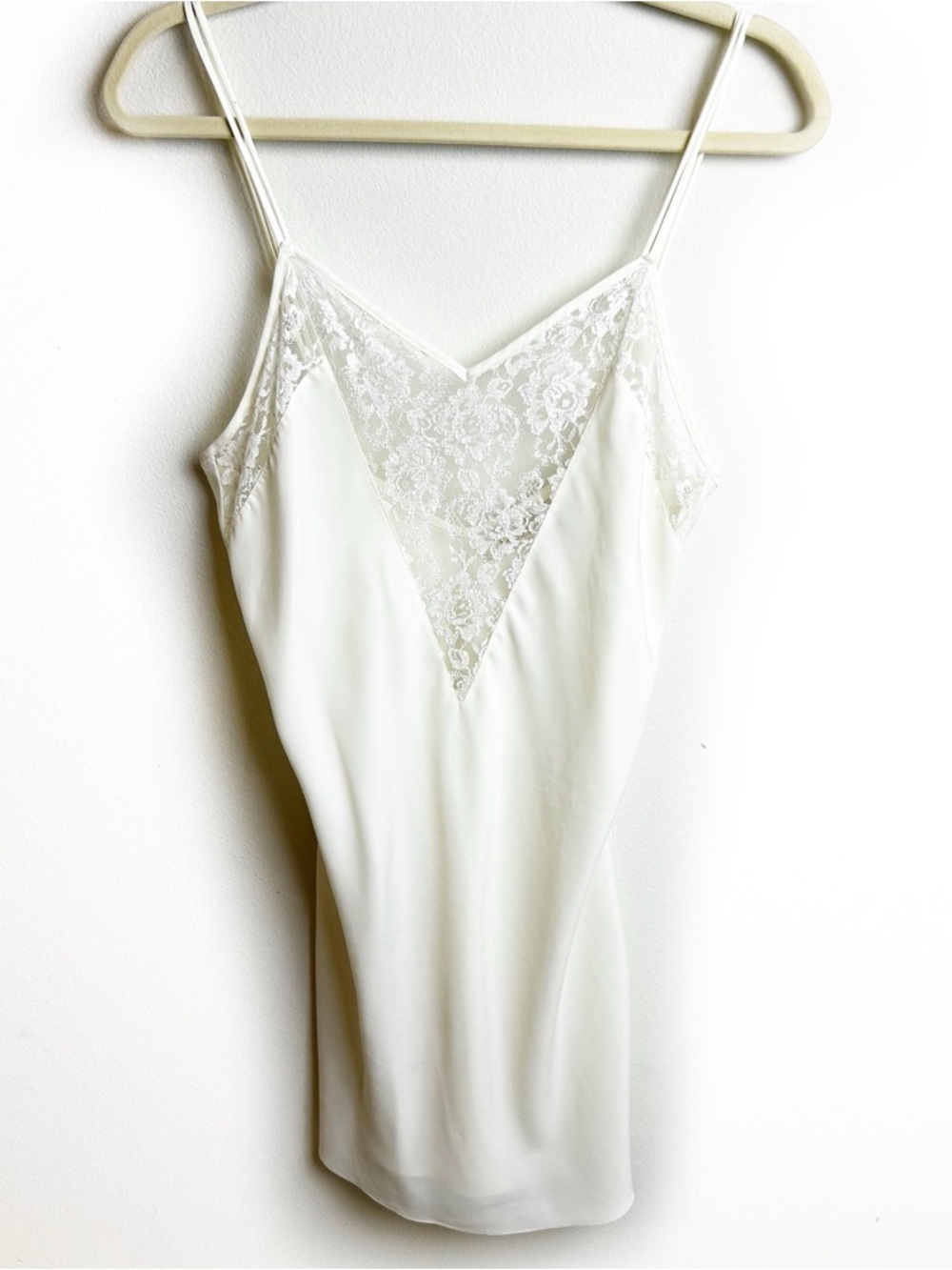 Vintage Gold Label Victoria's Secret ivory lace
Slip dress size: M